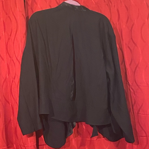 Black Blazer W/ Slit Back - Picture 4 of 4